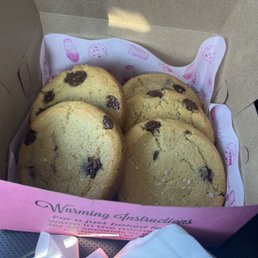 6 Salted Chocolate Chip Cookies 6 Salted Chocolate Chip Cookies