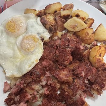 Trendy's - Corn Beef Hash - Breakfast & Brunch Near Me - Redding, California