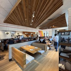 Delarosa Palo Alto - The dining area