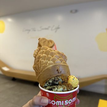 Somisomi - Taiyaki upside down in a cup. Matcha and cookie butter swirl with oreo toppings, biscoff cookie crumble, and a macaron - Desserts Near Me - Chandler, Arizona Somisomi - Taiyaki upside down in a cup. Matcha and cookie butter swirl with oreo toppings, biscoff cookie crumble, and a macaron - Desserts Near Me - Chandler, Arizona