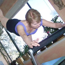 Pilates San Francisco - Doing an arabesque on the reformer.