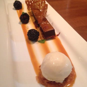 Earls Kitchen + Bar - Hazelnut bar - Canadian (New) Near Me - Calgary, Alberta