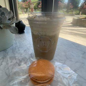 Rooftop Coffee Tea & Macarons - biscoff latte and thai tea macaron - Macarons Near Me - Roseville, California