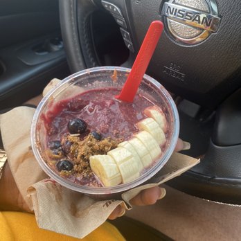 Smoothie King - last time coming here! Paid for extra granola & PB Swizzle, not present! Asked where the banana was and the owner said it had melted..., - Juice Bars & Smoothies Near Me - Mayfield Heights, Ohio