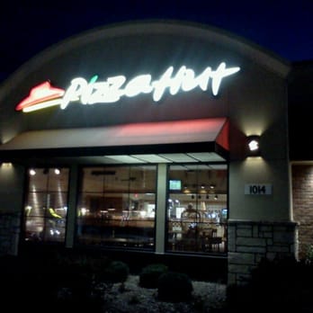 Pizza Hut - Front signage - Pizza Near Me - Granbury, Texas