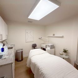 Skin Savvy - Facial room