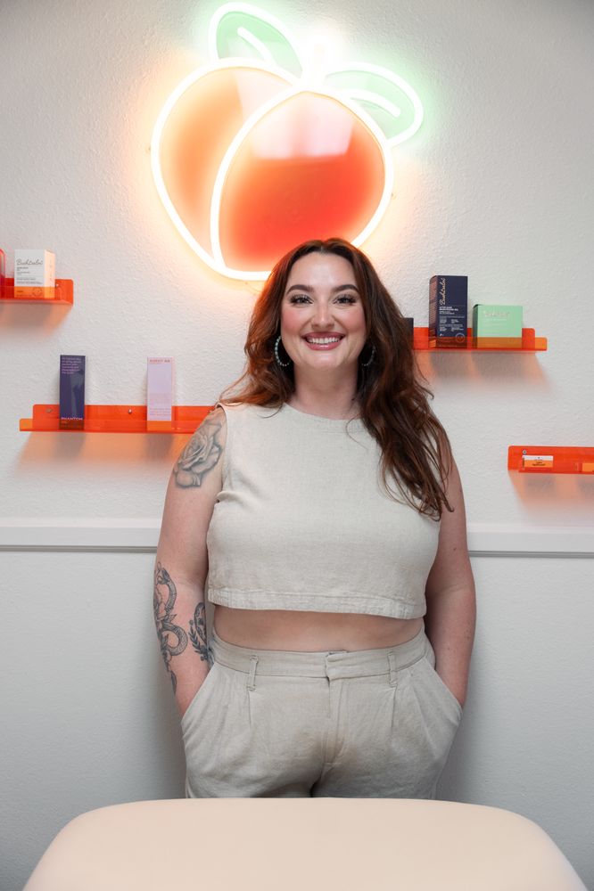 The Fuzzy Peach Logo