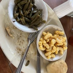 Corner Market and Cafe - Grilled chicken breast with roll, mac&cheese, and green beans