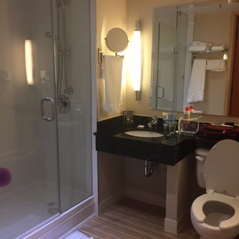 Novotel Ottawa - Bathroom - Hotels Near Me - Ottawa, Ontario Novotel Ottawa - Bathroom - Hotels Near Me - Ottawa, Ontario