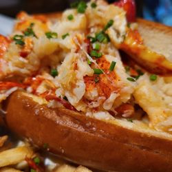 flora - Lobster roll