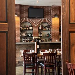 KIN WINDSOR - Updated October 2025 - 900 Photos & 901 Reviews - 740 ...