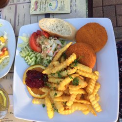 Caravan Camping Platz Gohrisch - Camembert mit Pommes und Salat