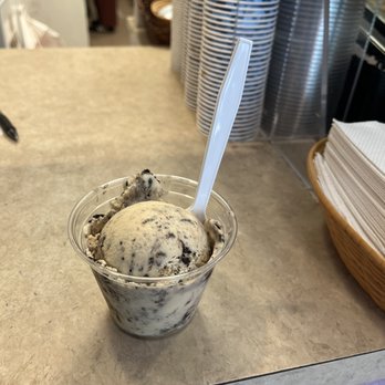 Sparky's Homemade Ice Cream - Tried the peanut butter Oreo and it was delicious! - Ice Cream & Frozen Yogurt Near Me - Columbia, Missouri