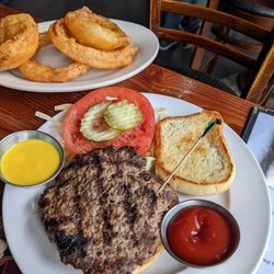 McVee's Pub & Grub