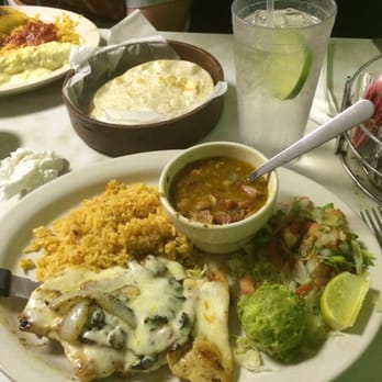 Los Pepe's - Pepe's Chicken Supreme with charro beans, rice, picco de gallo, guac, and tortillas - so good! - Mexican Near Me - Groesbeck, Texas Los Pepe's - Pepe's Chicken Supreme with charro beans, rice, picco de gallo, guac, and tortillas - so good! - Mexican Near Me - Groesbeck, Texas