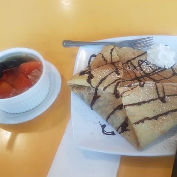 Yummy Cafe - Strawberry Crepe with strawberry ice cream $7.75 Hot White Fungus Papaya $4.99 - Chinese Near Me - Sacramento, California