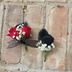 Classic boutonnieres.