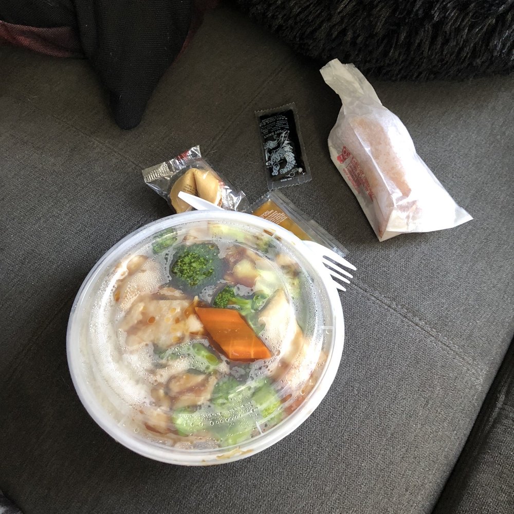 Take out 51. Chicken with Broccoli (white rice) and egg roll