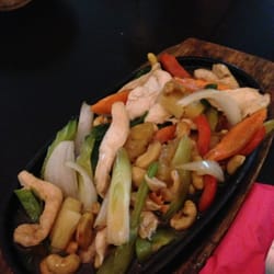 Chantek - Chicken with cashew nuts