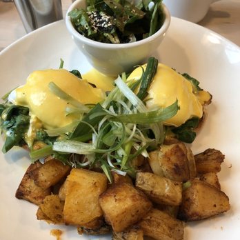 Lady Marmalade - Eggs Benedict with Spinach - Breakfast & Brunch Near Me - Toronto, Ontario