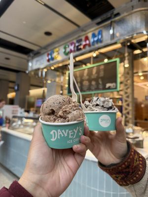 Davey's Ice Cream by null