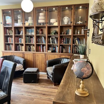 Bakehouse Charleston - a living room with bookshelves - Coffee & Tea Near Me - Charleston, South Carolina Bakehouse Charleston - a living room with bookshelves - Coffee & Tea Near Me - Charleston, South Carolina