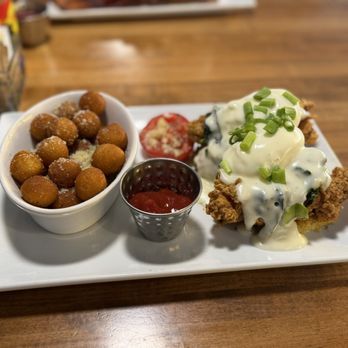 Toasted Gastrobrunch - Southern fried chicken Benny - Breakfast & Brunch Near Me - Las Vegas, Nevada