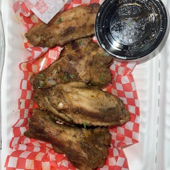 Pig & Brew - SMOKED WINGS (6) / TWO SIDES - Barbeque Near Me - Richmond, Virginia