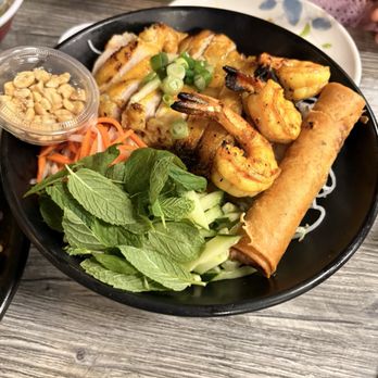 Pho 4U - Chicken, shrimp, V5 GRILLED CHICKEN VERMICELLI - Asian Fusion Near Me - Orange, California