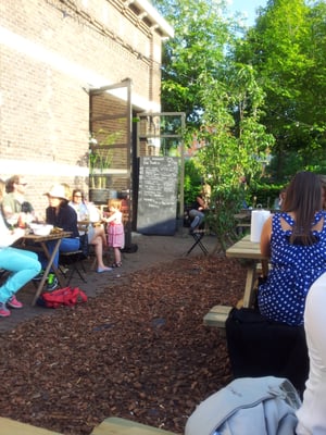 Mossel & Gin by null