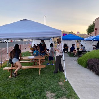 Applebee's Grill + Bar - Outdoor seating - Burgers Near Me - Farmington, New Mexico Applebee's Grill + Bar - Outdoor seating - Burgers Near Me - Farmington, New Mexico