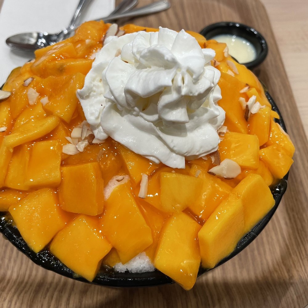 Jejubing Dessert Cafe - Mango bingsu - Desserts Near Me - Honolulu, Hawaii