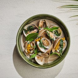 Khom Loi - Kaeng Khei y Whwan Hoy / Green Curry and Manila Clams