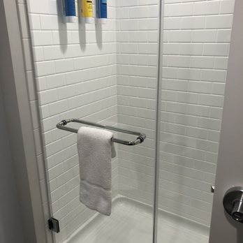 Tru By Hilton Audubon Valley Forge - Guest bath - Hotels Near Me - Audubon, Pennsylvania