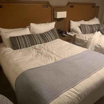 Lodge at Vail - 2 queen bed room!! Nothing special. But lots of great plug ins for all phones and electronics - Hotels Near Me - Vail, Colorado