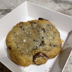 Chocolate chip cookie