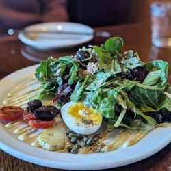 Les Faux Bourgeois - Niçoise Salad! IG - @bilalandjesseatfood