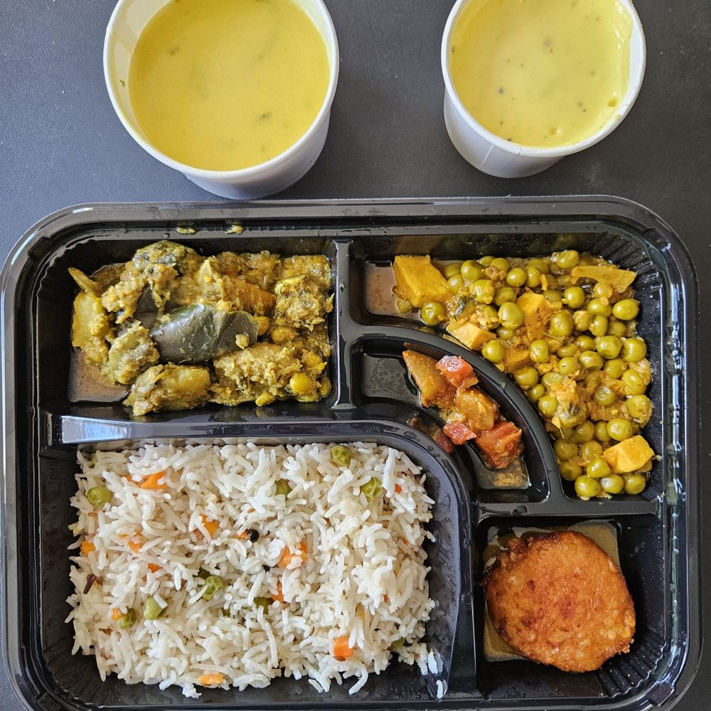 Deedee's - Lunch Plate comes with rice and curries. It's delicious - Buffets Near Me - Santa Clara, California Deedee's - Lunch Plate comes with rice and curries. It's delicious - Buffets Near Me - Santa Clara, California