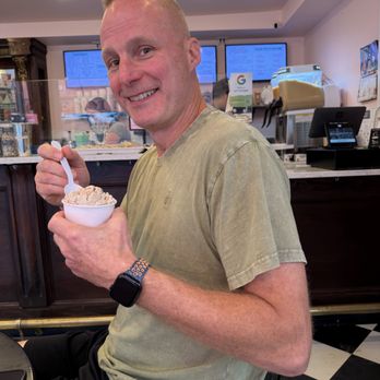 Foleys Ice Cream Shoppe - Ice Cream & Frozen Yogurt Near Me - Braintree, Massachusetts