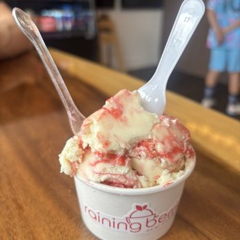 Raining Berries - Alafaya - Cheesecake ice cream - Acai Bowls Near Me - Orlando, Florida Raining Berries - Alafaya - Cheesecake ice cream - Acai Bowls Near Me - Orlando, Florida