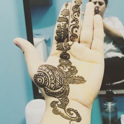 Rozi Eyebrows Threading and Henna - Henna tattoo