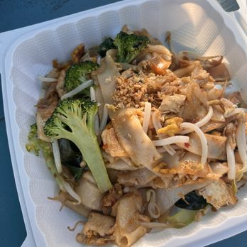 Malai Thai - Pad see ew - Thai Near Me - Haleiwa, Hawaii Malai Thai - Pad see ew - Thai Near Me - Haleiwa, Hawaii