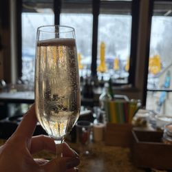 Tavern on the Square - Après ski! Bubbles
