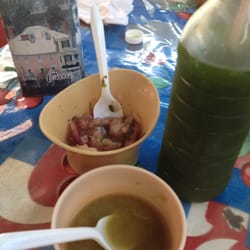 Tacos Tony - La cebollita morada asada picosita es un manjar. Y el agua de chaya espectacular.