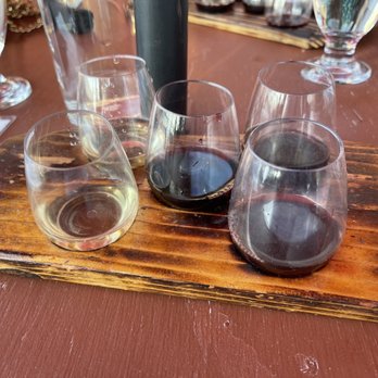 Wise Villa Winery - The red/white flight - Wine Tasting Room Near Me - Lincoln, California Wise Villa Winery - The red/white flight - Wine Tasting Room Near Me - Lincoln, California
