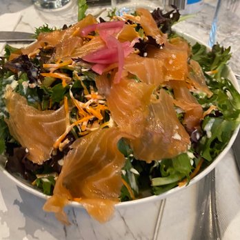 Les Mordus - Salad with smoke salmon and picked onion. Delicious and lightly dressed. - Brasseries Near Me - Quebec City, Quebec Les Mordus - Salad with smoke salmon and picked onion. Delicious and lightly dressed. - Brasseries Near Me - Quebec City, Quebec