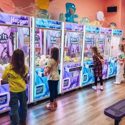 Kawaii Candy & Karaoke - Crane games