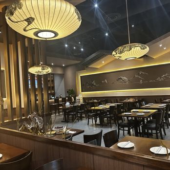 Triple Pepper - Interior with custom paint including gold accents! - Szechuan Near Me - Houston, Texas Triple Pepper - Interior with custom paint including gold accents! - Szechuan Near Me - Houston, Texas