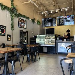 Pavaraga Hawaiian Coffee & Tea - Front counter