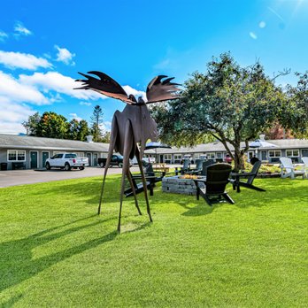 Top Notch Inn - Courtyard activities Including BBQ Grills, Fire pit, Cornhole, Picnic tabels! - Hotels Near Me - Gorham, New Hampshire Top Notch Inn - Courtyard activities Including BBQ Grills, Fire pit, Cornhole, Picnic tabels! - Hotels Near Me - Gorham, New Hampshire